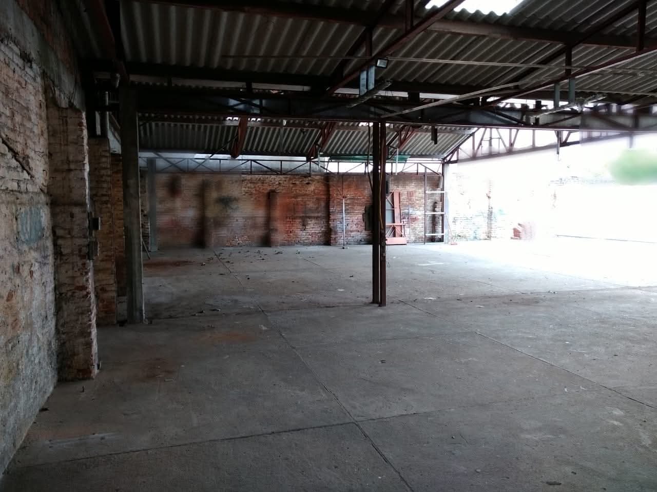 Prédio com deposito