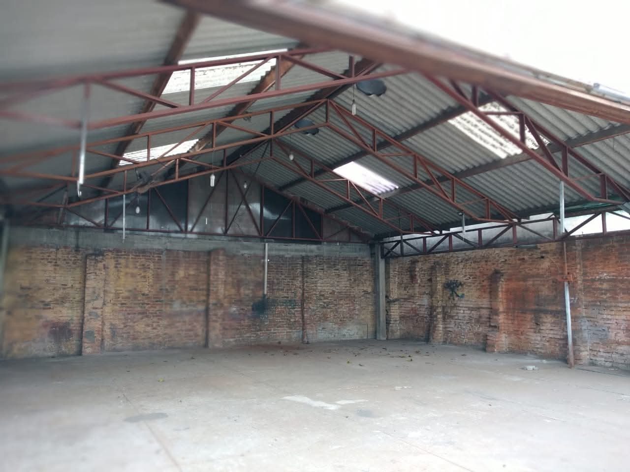 Prédio com deposito