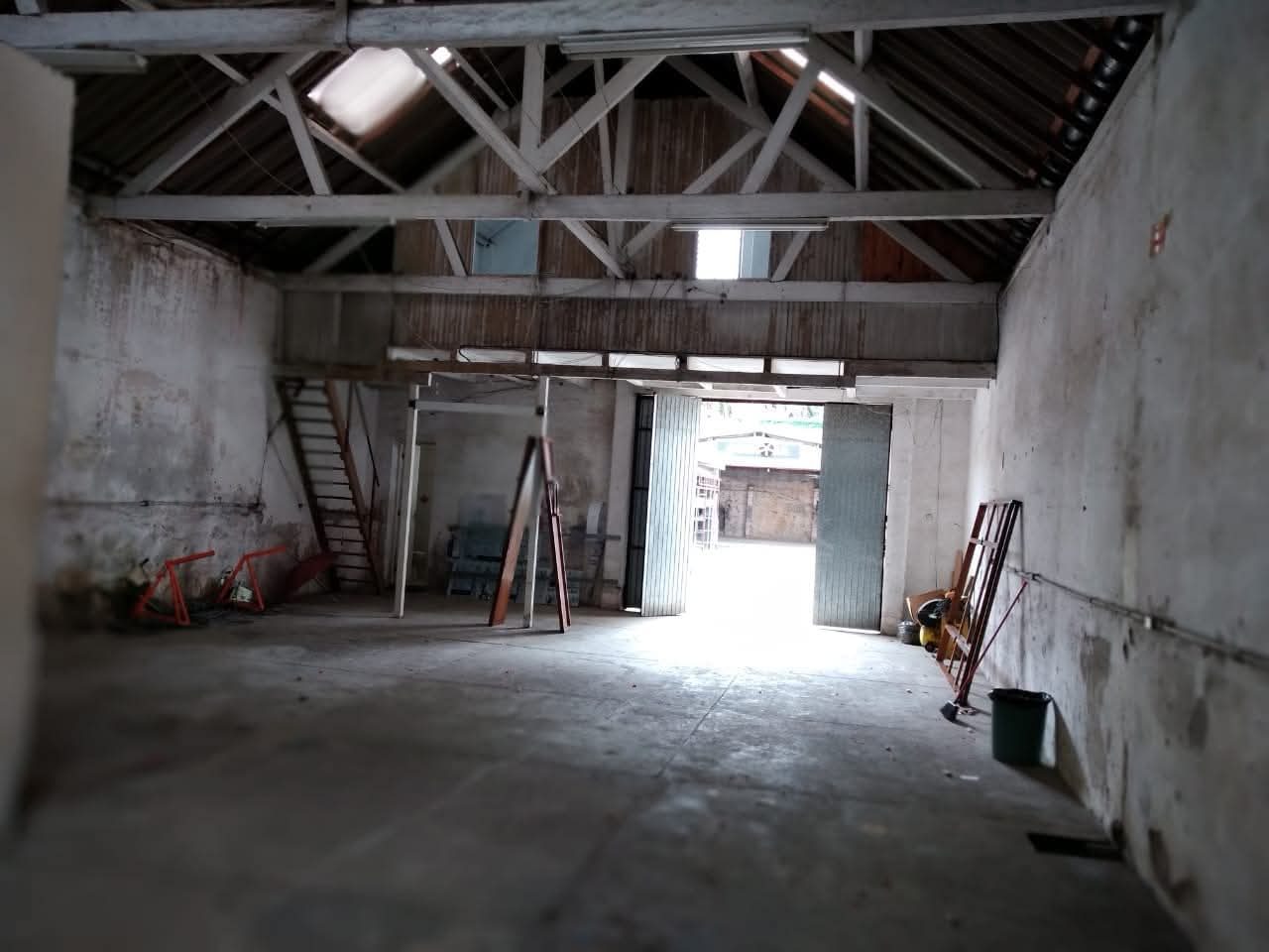 Prédio com deposito