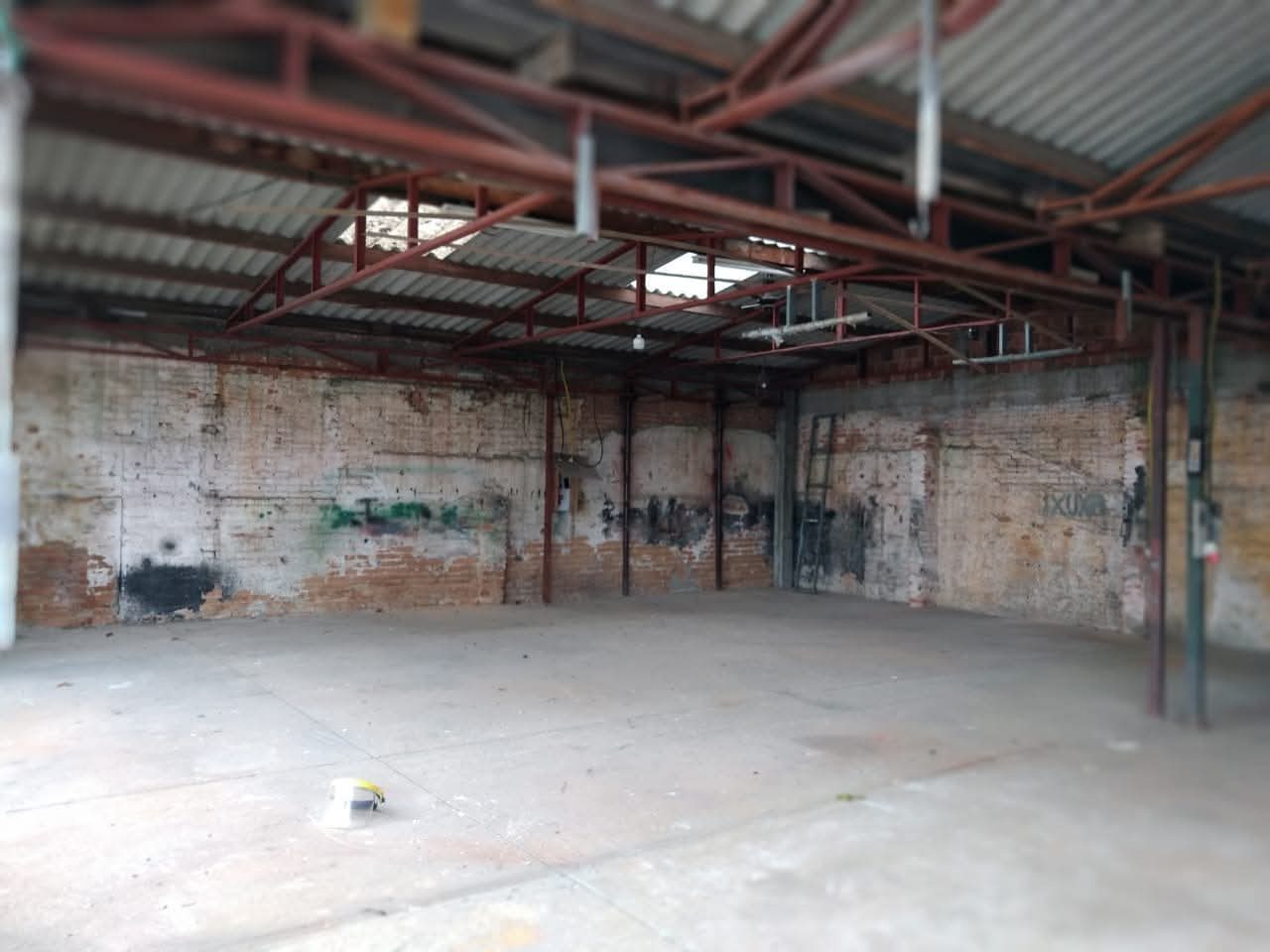 Prédio com deposito